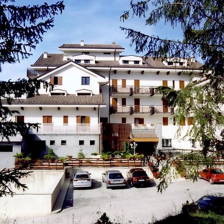Grand Hotel Delle Rocche Рокка-ди-Меццо Экстерьер фото